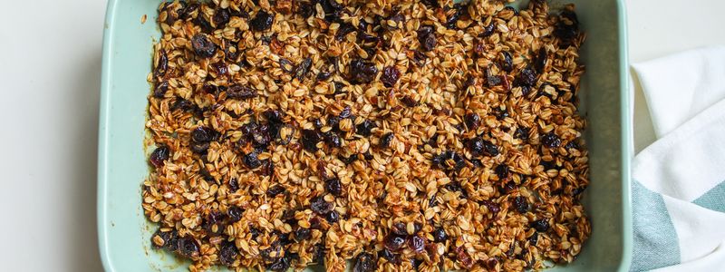 A dish of baked oats, a food rich in soluble fiber