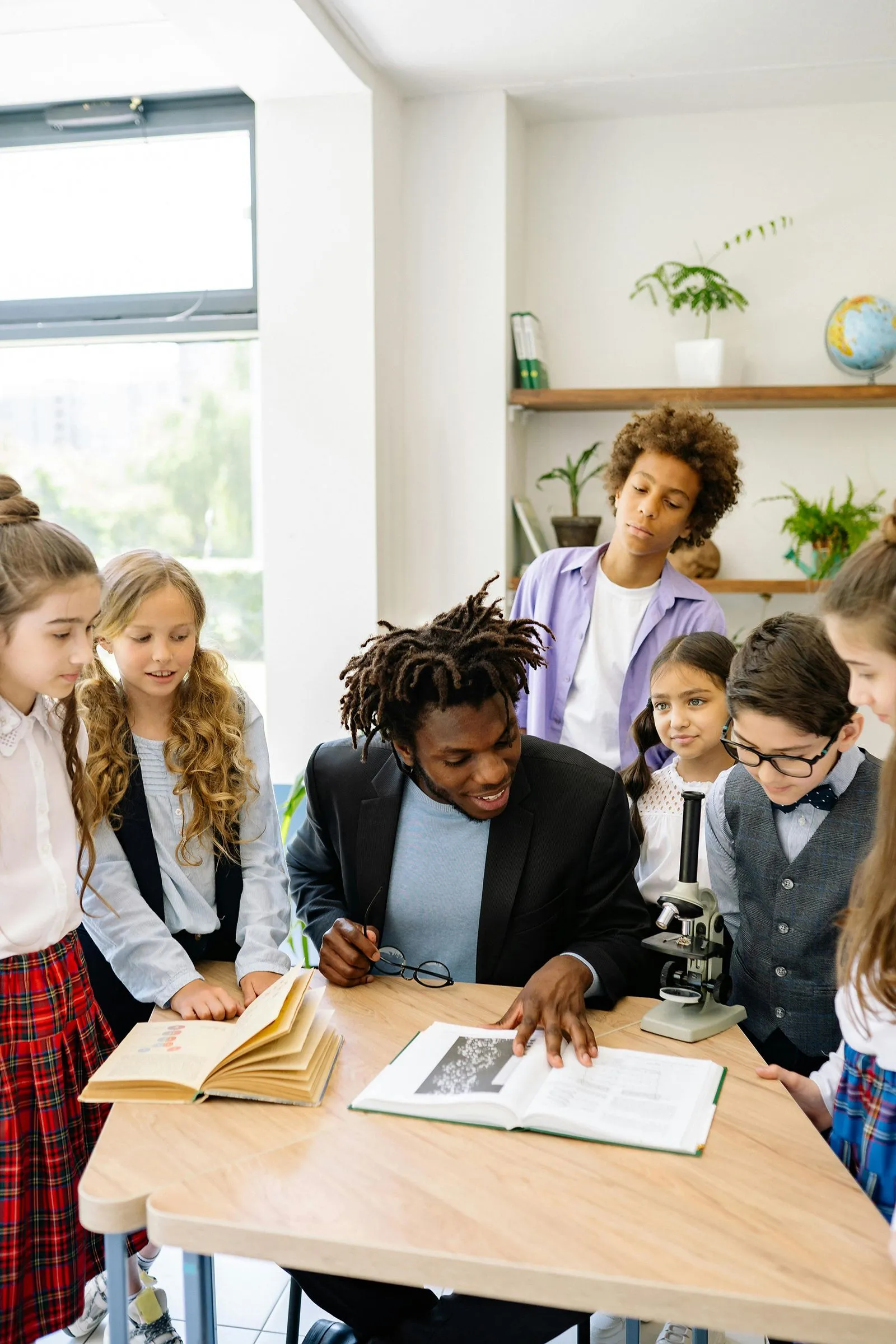 A teacher is explaining a concept to the students