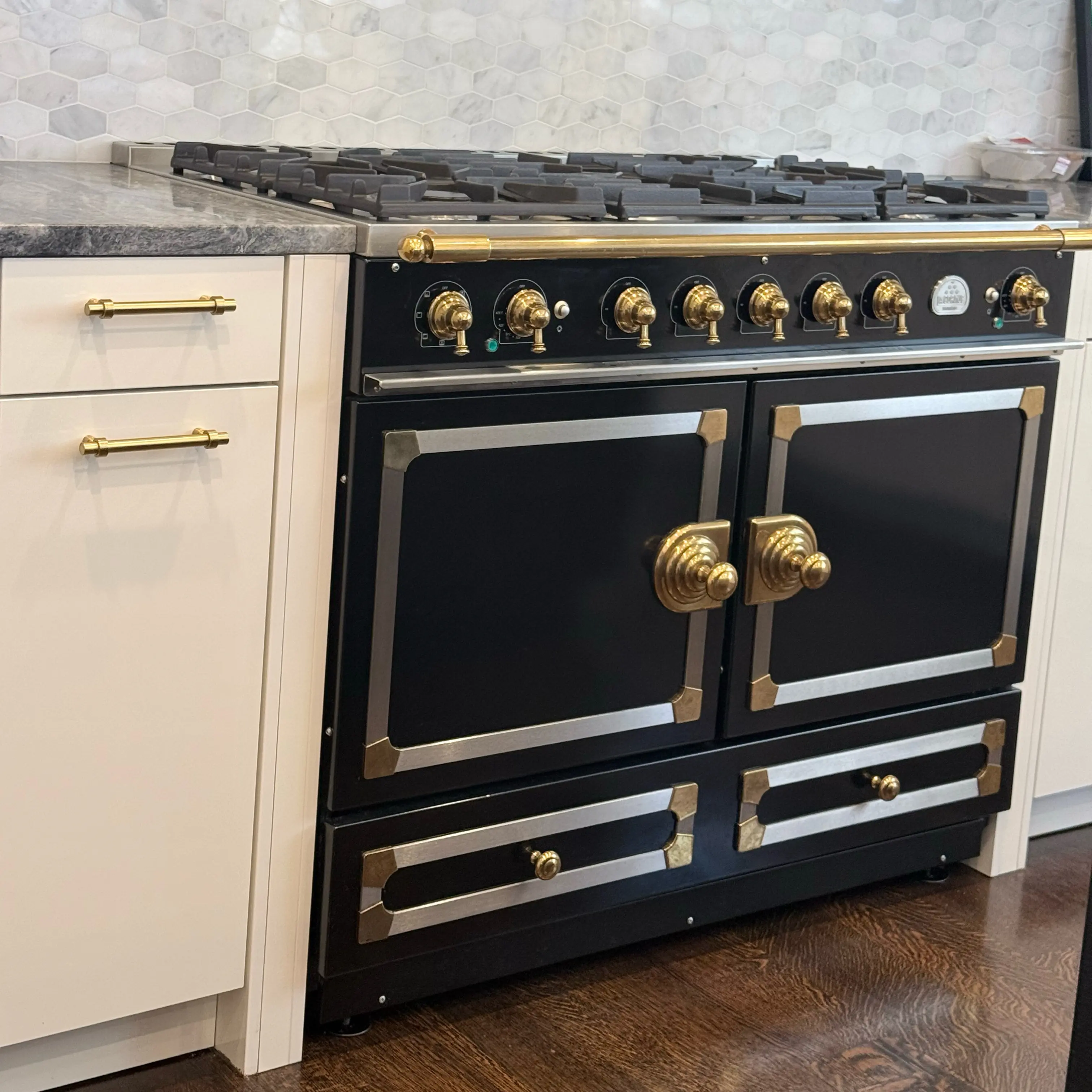 La Cornue appliance repair logo — certified service in Brooklyn and Manhattan NYC