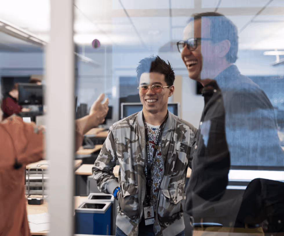 An image of Packsize founder, Hanko Kiessner, and employees