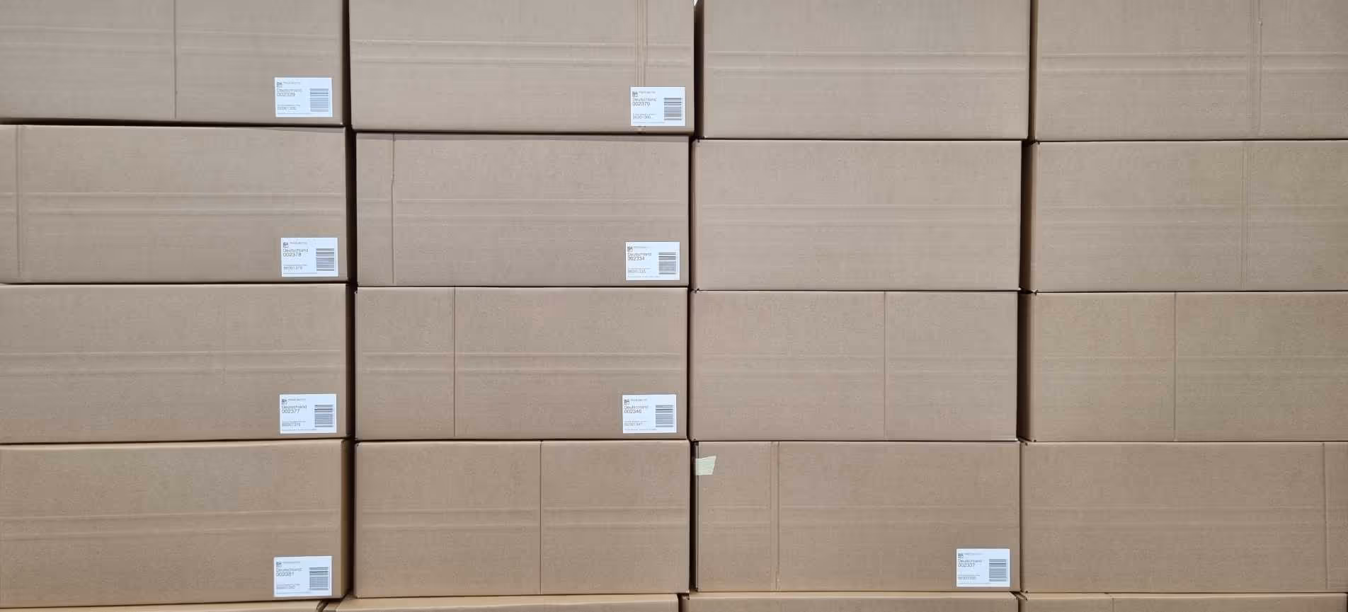 Right-sized stacked VEGA / Packsize boxes.