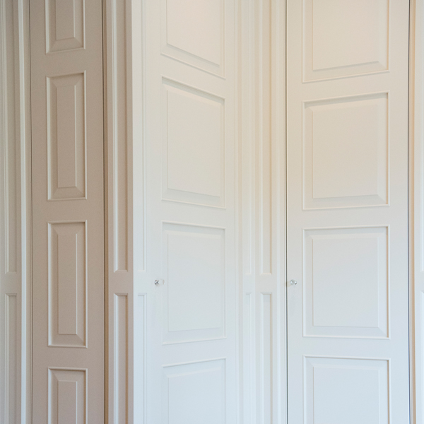 Website pricing page with two plans: Starter Plan at $499/month and Premium Plan at $699/month, showing features and a toggle for Monthly and Yearly billing.