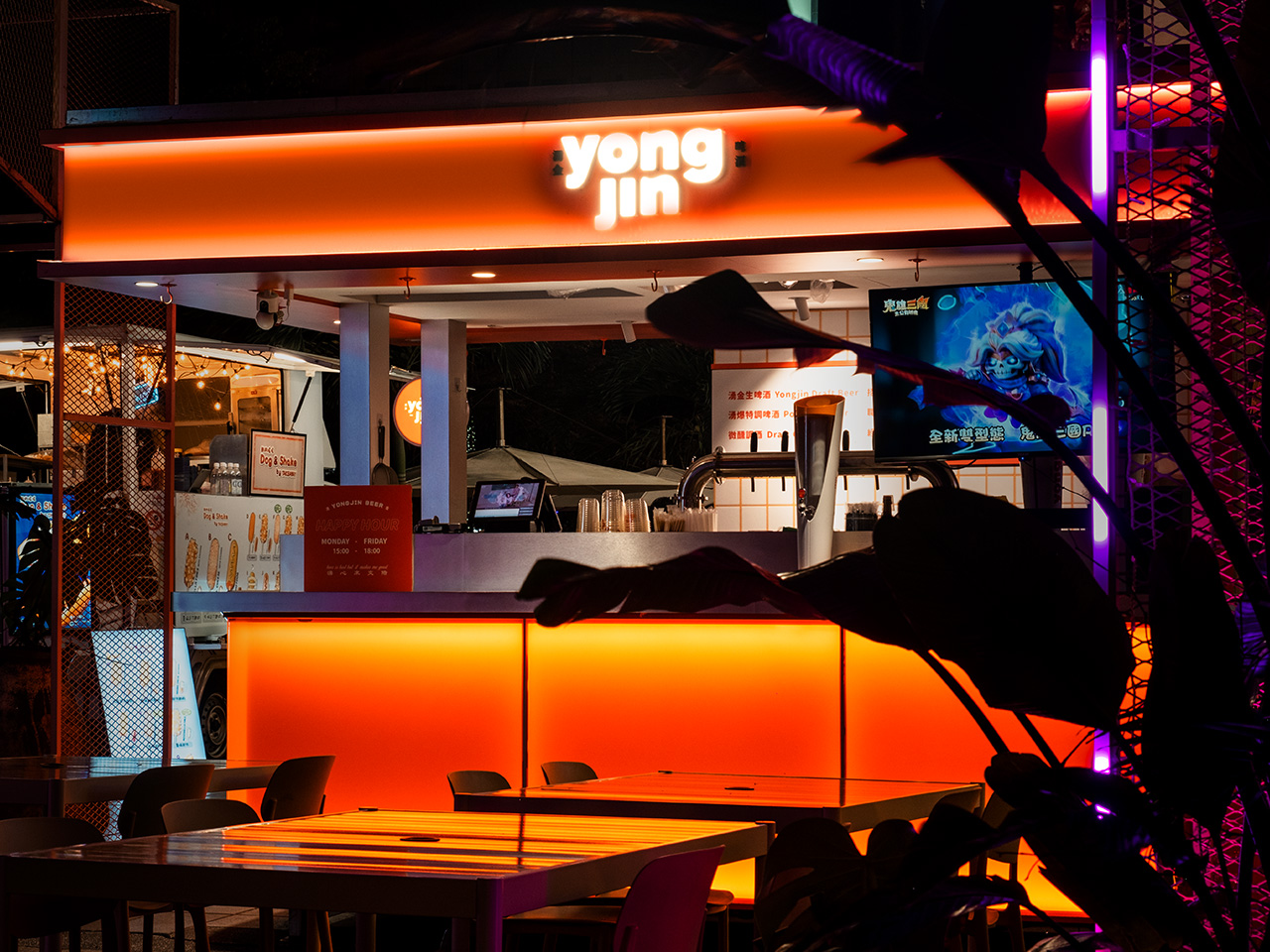10 Yongjin Beer | Outdoor Craft Beer Bar Design interior photo #1 — Taisi Interior Design 太熙室內設計