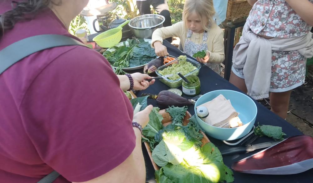 Shared harvesting and food preparation from edible plants at Ediblescapes