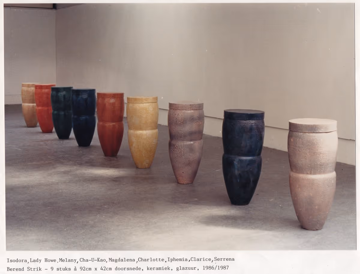 Ceramische Vazen Stadhuis Almere
