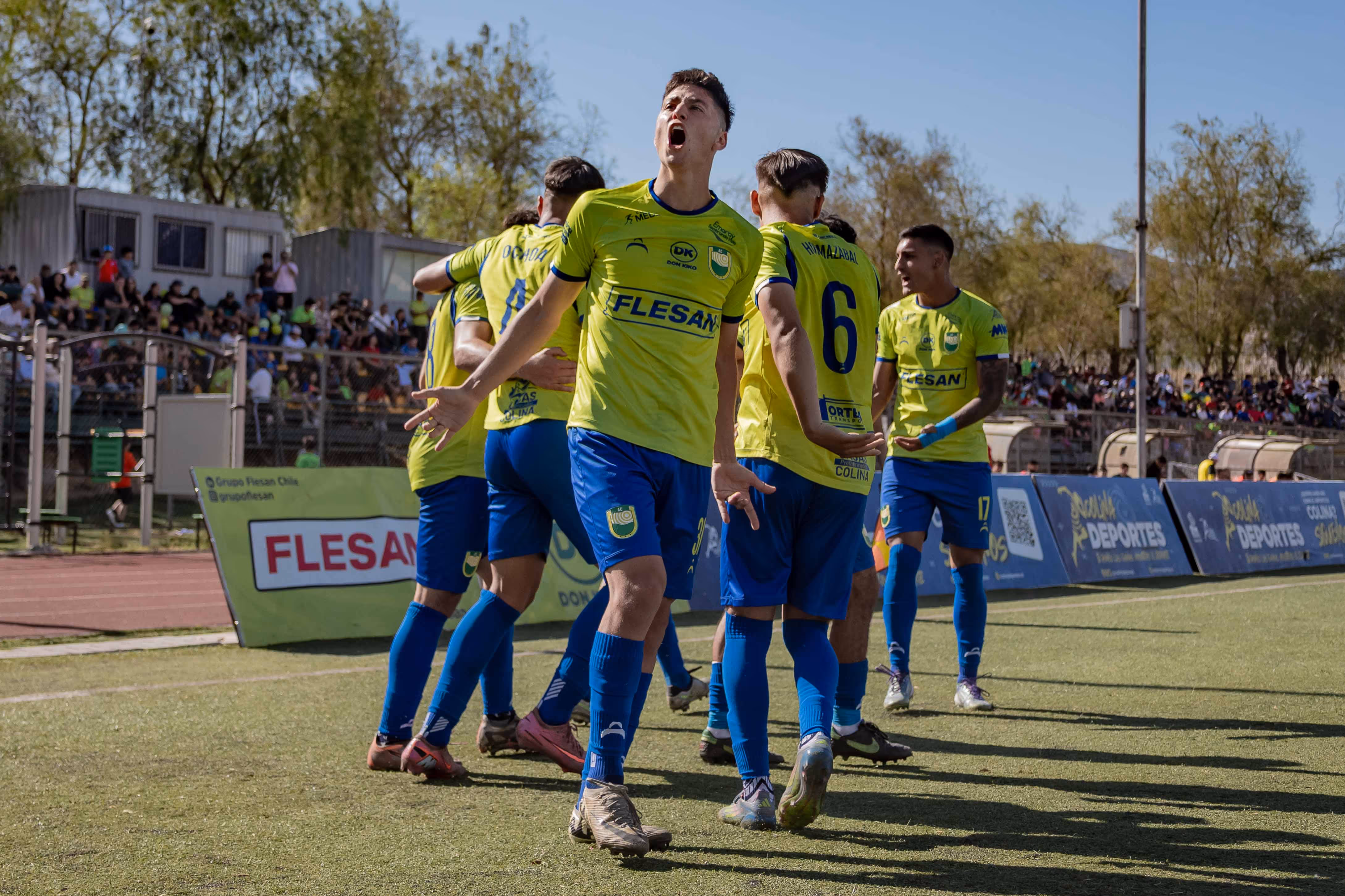 Jugadores del Atlético Colina celebrando