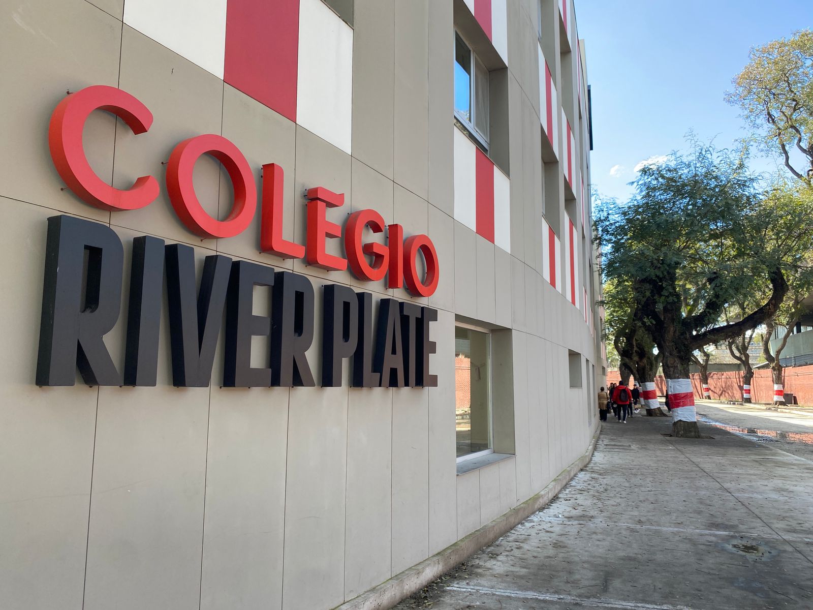 Fachada del Colegio River Plate en Buenos Aires