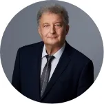 Portret eleganckiego gentlemena o pogodnej twarzy