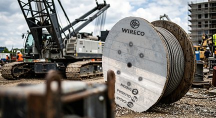 Crawler crane with WireCo rope reel