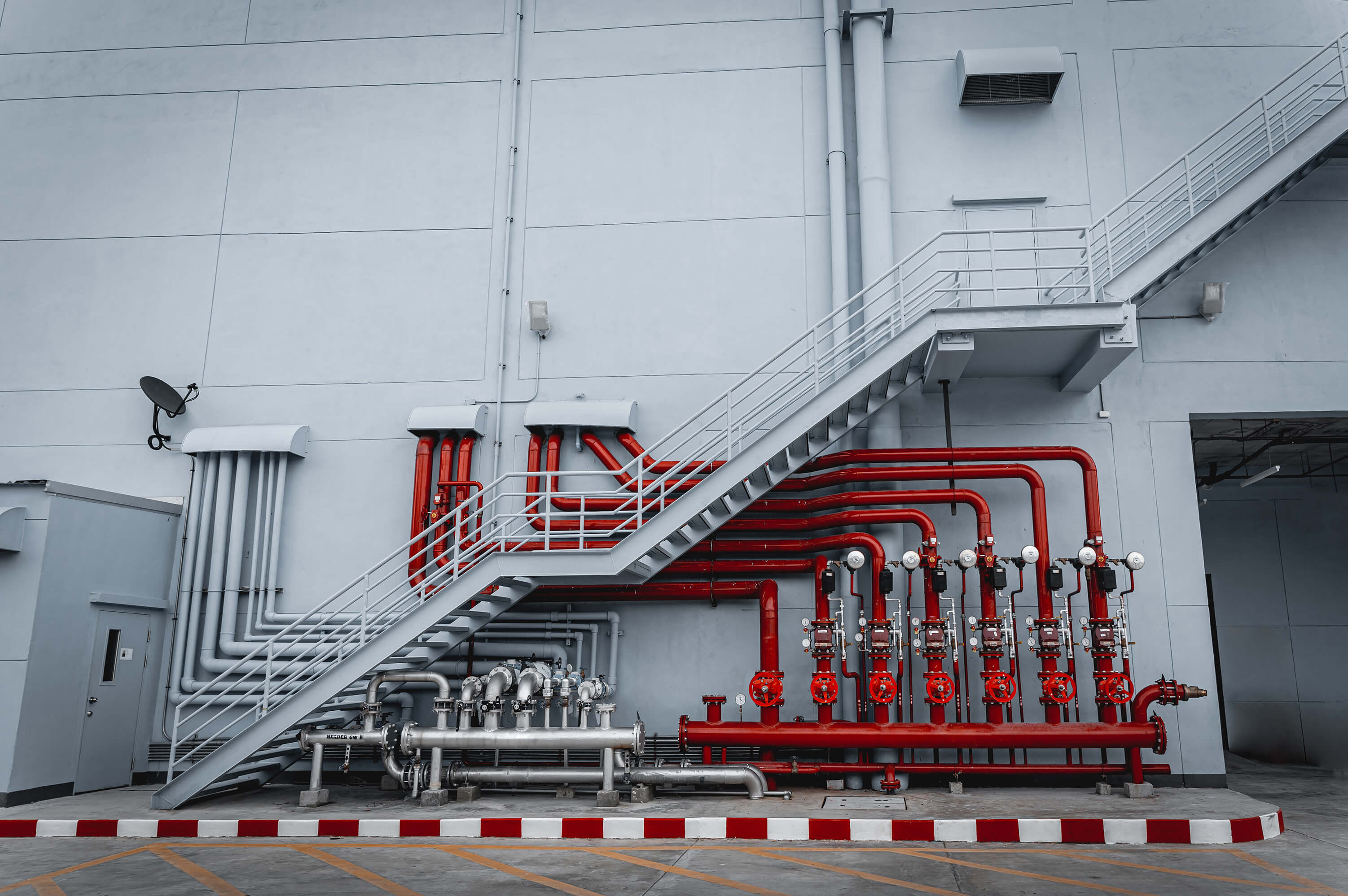 Trueline delivers both workshop and on-site coating services, providing flexible solutions for fabrication, heavy industry, and infrastructure projects of any scale.