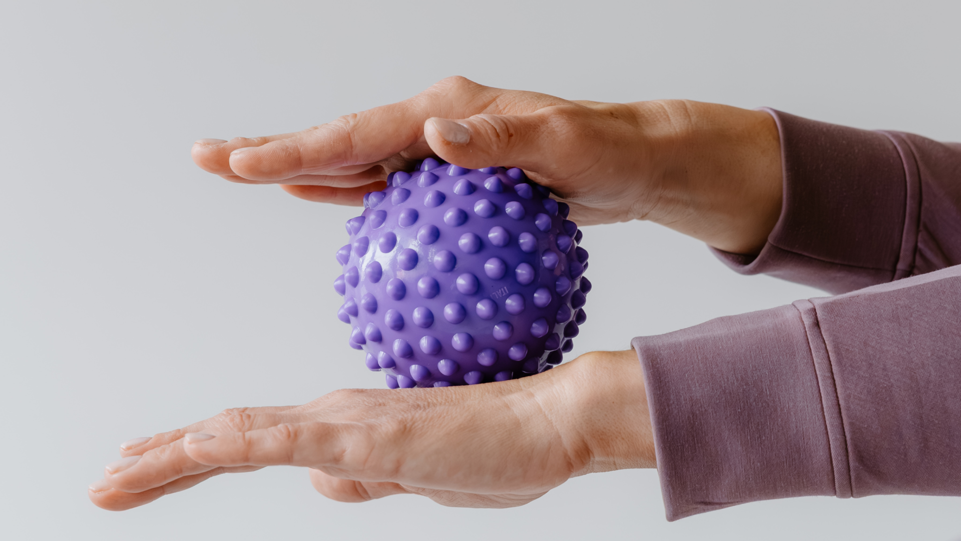 Pilates cvičenie s fasciálnymi loptičkami