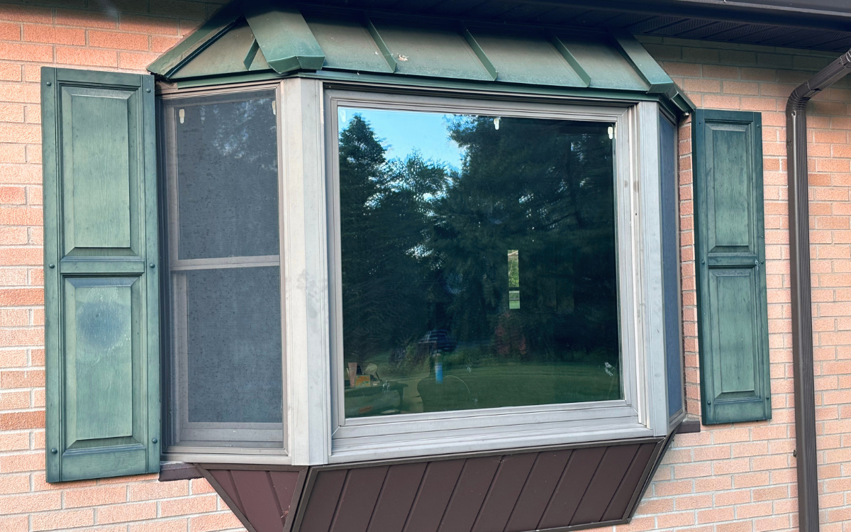 Bay window before replacement