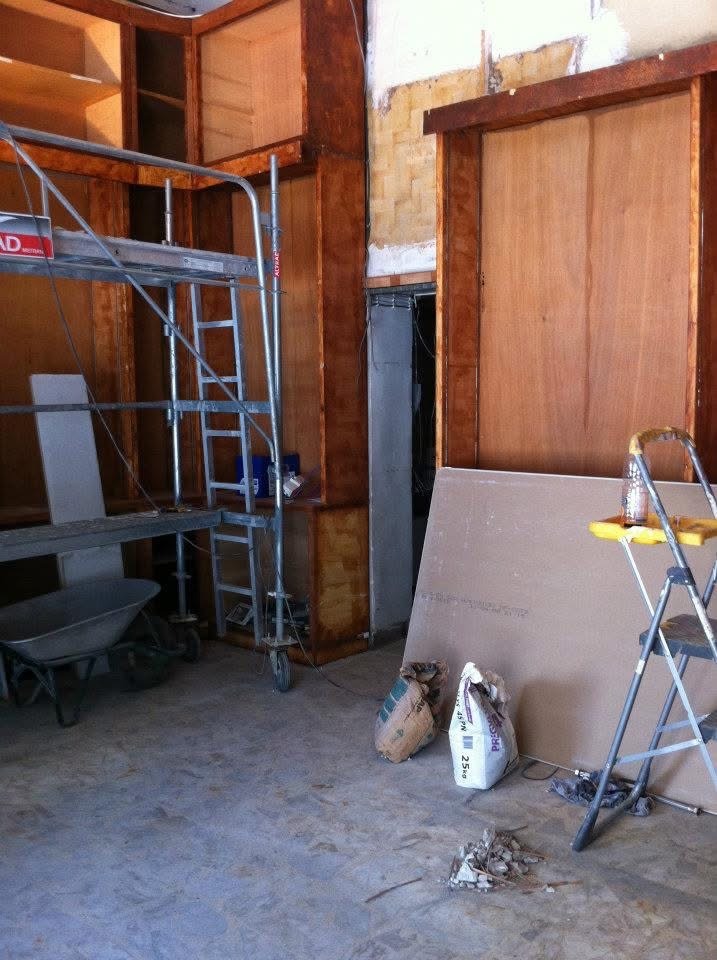 Ancienne papeterie avant transformation en café concept store