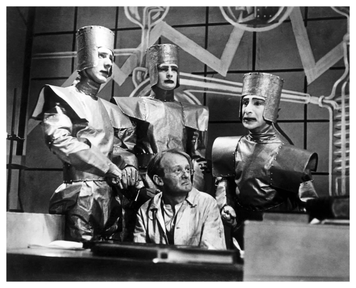 From word to Wwrld: The birth of 'robot' in human language