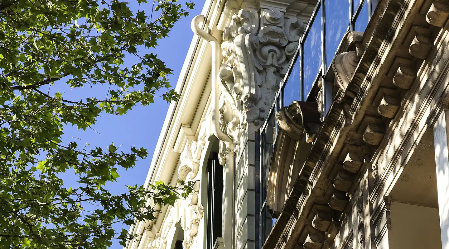 Façade de l'Hôtel Lepoussin à Cannes.