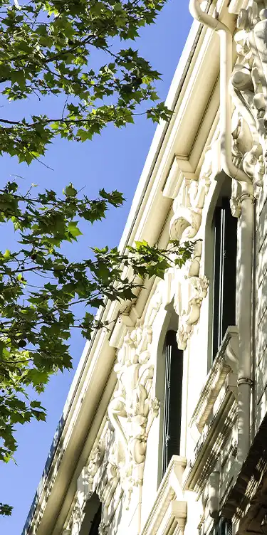 Façade de l'Hôtel Lepoussin à Cannes.