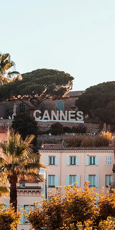 Accès facile à l'Hôtel Lepoussin dans le centre de Cannes.