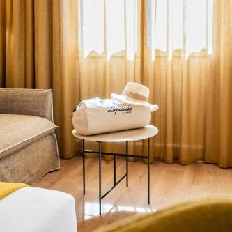 Chambre de LePoussin Hôtel à Cannes.