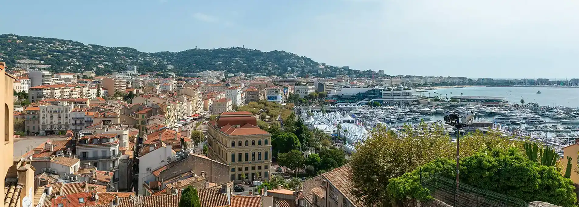 Hôtel Lepoussin au cœur de la ville de Cannes.