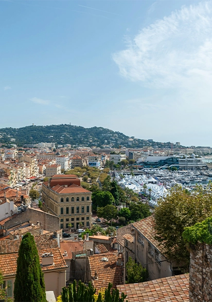 Vue depuis la ville de Cannes proche de l'Hôtel Lepoussin.