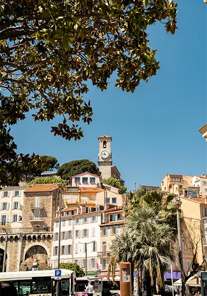 Vue depuis la ville de Cannes proche de l'Hôtel Lepoussin.