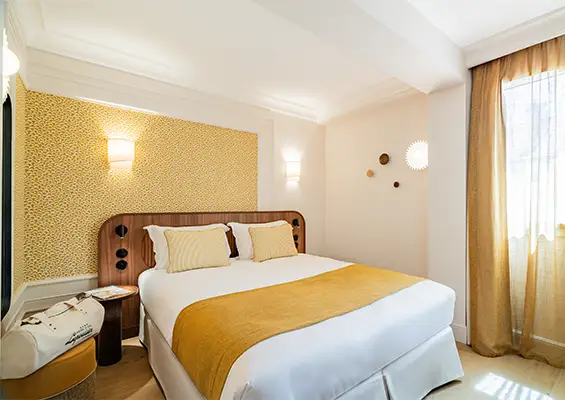 Chambre classique de Lepoussin Hôtel à Cannes.
