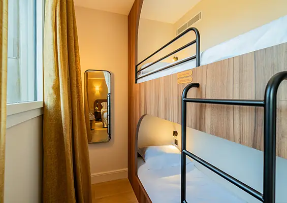 Chambre Familiale 2 adultes et 2 enfants Hôtel Lepoussin Cannes.