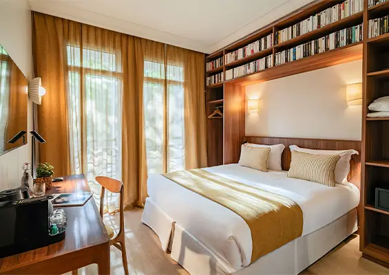 Chambre Familiale Supérieure salle de bain Hôtel Lepoussin Cannes