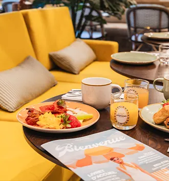 Photo du petit déjeuner servi à l'Hôtel Lepoussin à Cannes.