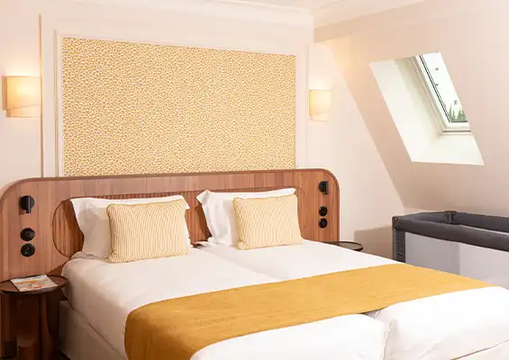 Chambre supérieure avec lit pour bébé Hôtel Lepoussin