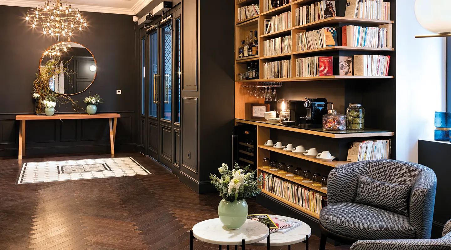 Entrance and lobby of the Square Louvois hotel