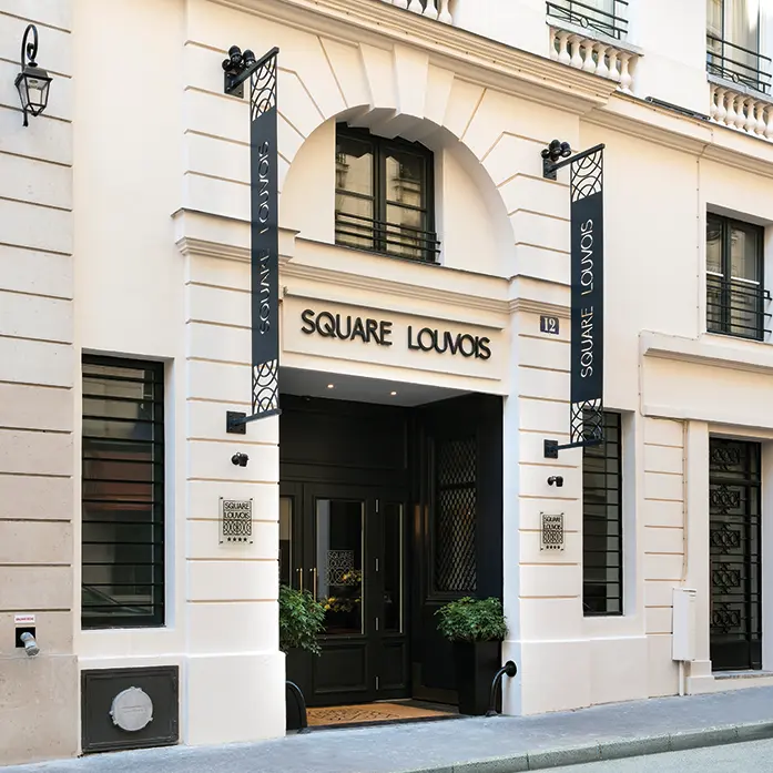 Façade de l'hôtel 4 étoiles Square Louvois à Paris