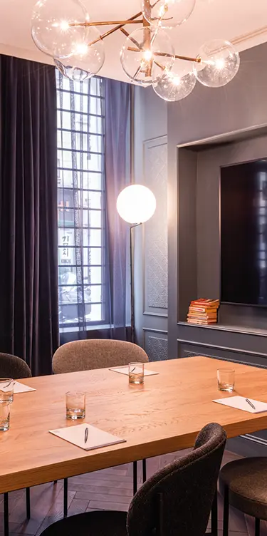 Espace élégant pour comité de direction à l’hôtel Square Louvois Paris