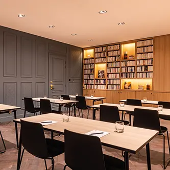 Salle séminaire en classe à l'hôtel square louvois paris
