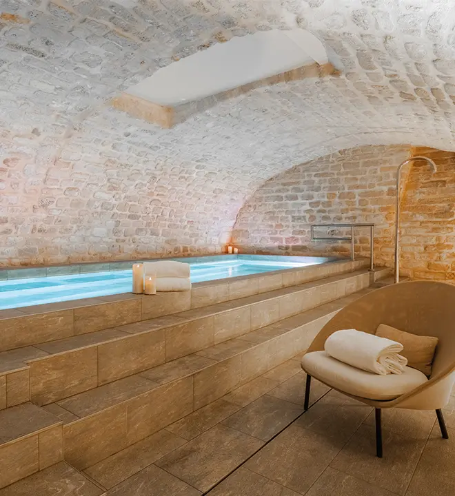 piscine de l'espace bien-être hôtel square louvois à Paris