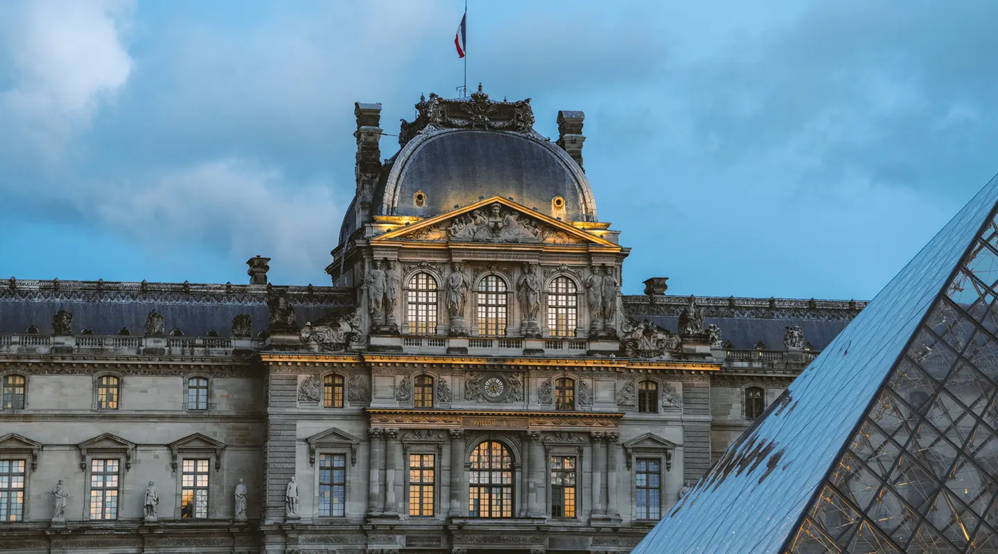 Paris de nuit vue sur un pont