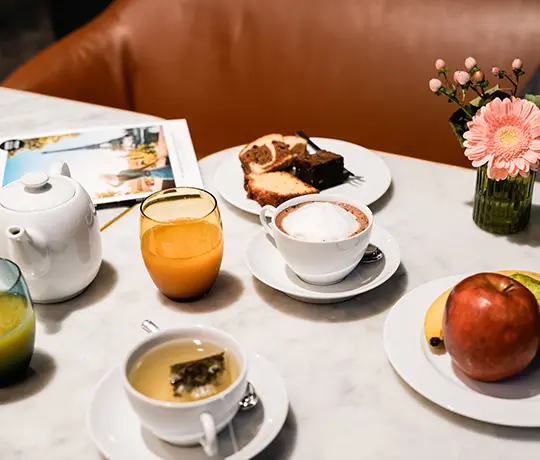 Table du petit déjeuner à l'hôtel Square Louvois Paris