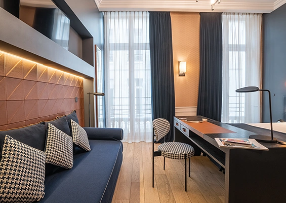 Chambre Deluxe hôtel Square Louvois Paris vue bureau