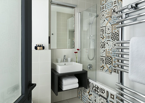 Chambre Classique hôtel Square Louvois à Paris salle de bain