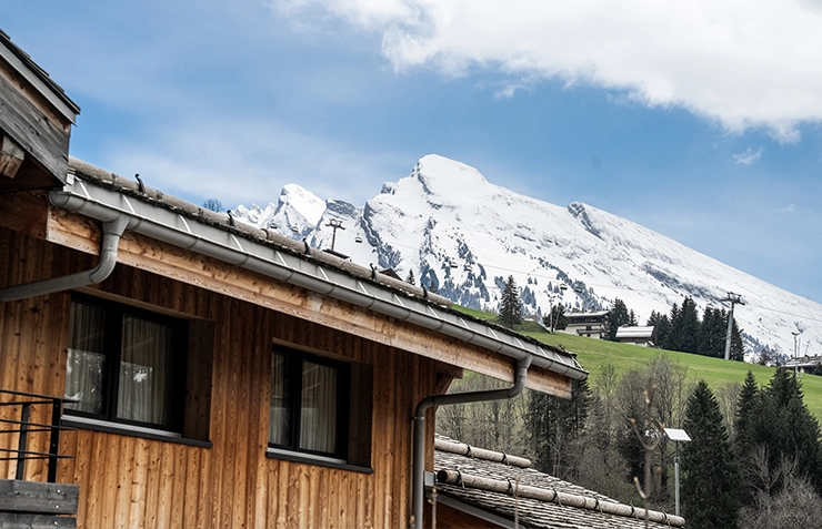 Facade and view of the St-Alban hotel in La Clusaz