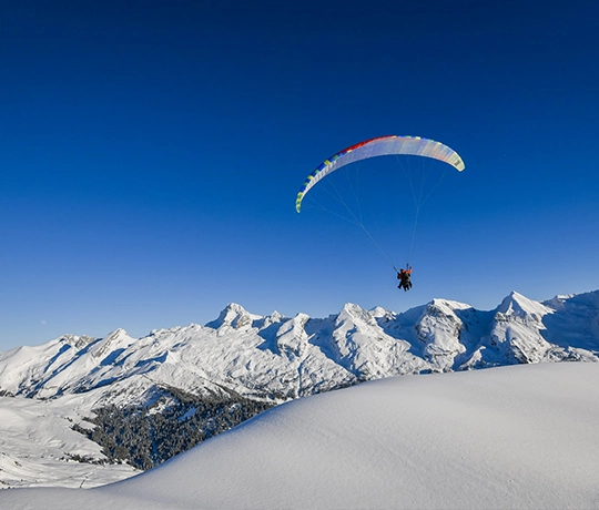 Parapente au dessus de La Clusaz