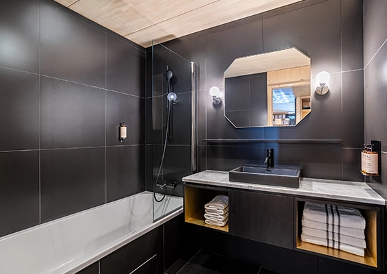 St-Alban Family Room Bathroom 2