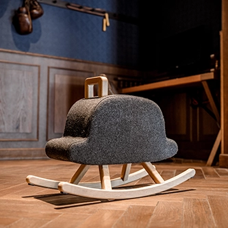 Jeu enfant dans le lobby