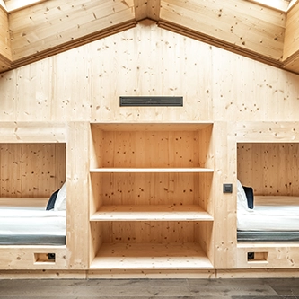 Chambre avec lits cabanes