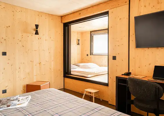 St-Alban La Clusaz Deluxe Room office corner