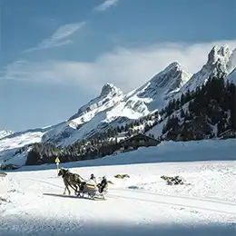 Village enneigé hôtel St-Alban à La Clusaz