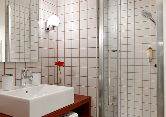 Studio mezzanine Bellamy shower room