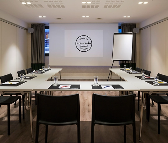 salle En U hôtel Araucaria à La Plagne