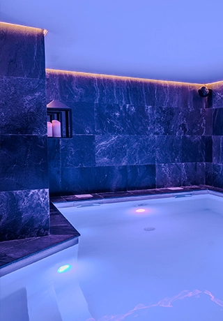 Bassin de nage hôtel araucaria la plagne