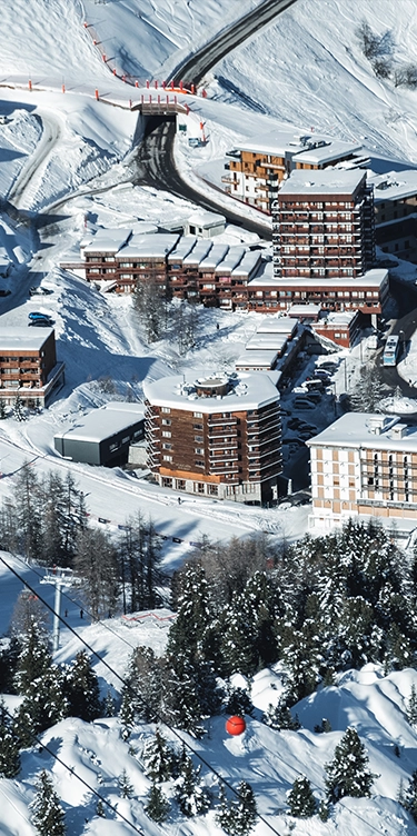 Plagne centre vue depuis les hauteurs Araucaria Hôtel & Spa